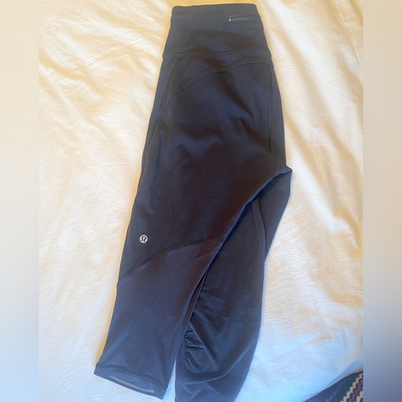 Lululemon Black Crop (Under knee) Leggings - Picture 3 of 6